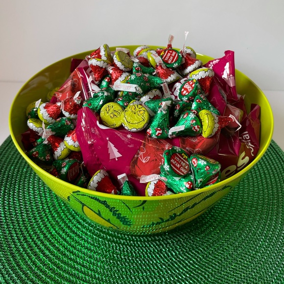 The Grinch Large Bowl - Picture 8 of 9